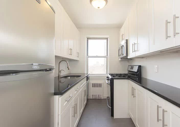 3850 Hudson Manor Ter Apt 5DW – photo 2