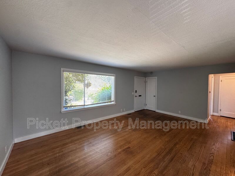631 Bertha Ave – photo 4