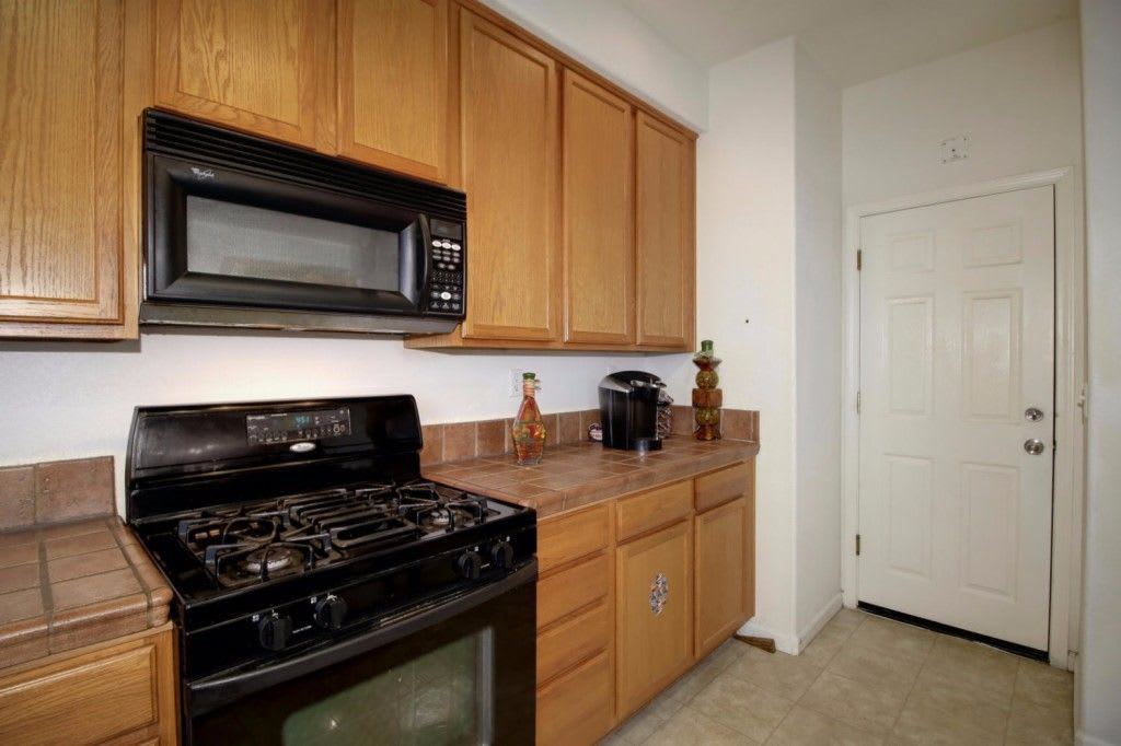 North Natomas 2 Story 3 Bedroom W Loft 2 Car Attached Garage – photo 4