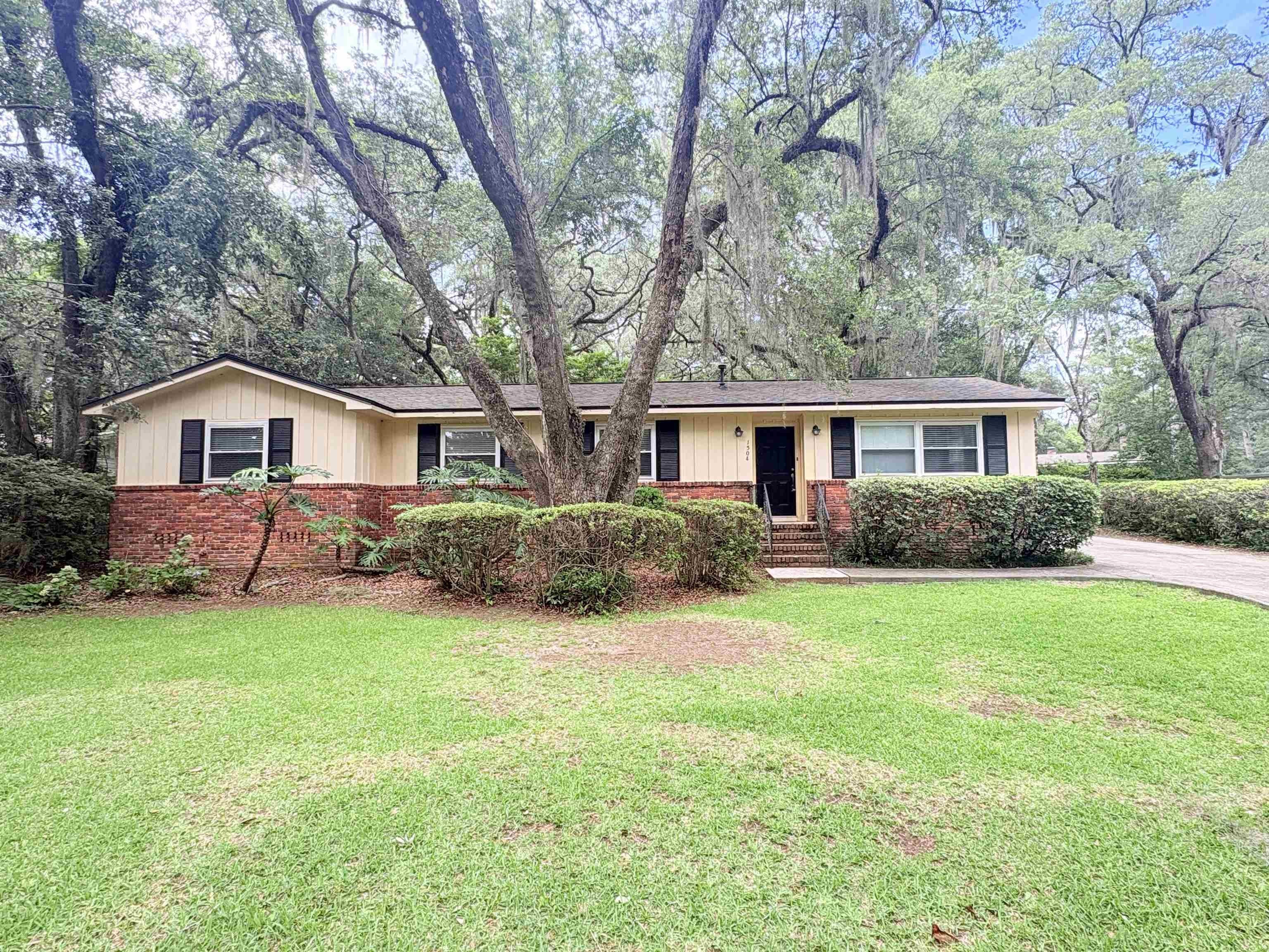 1504 Sunset Lane – photo 4