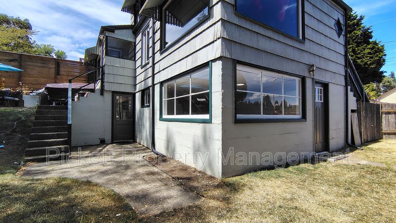 4121 W D St – photo 2