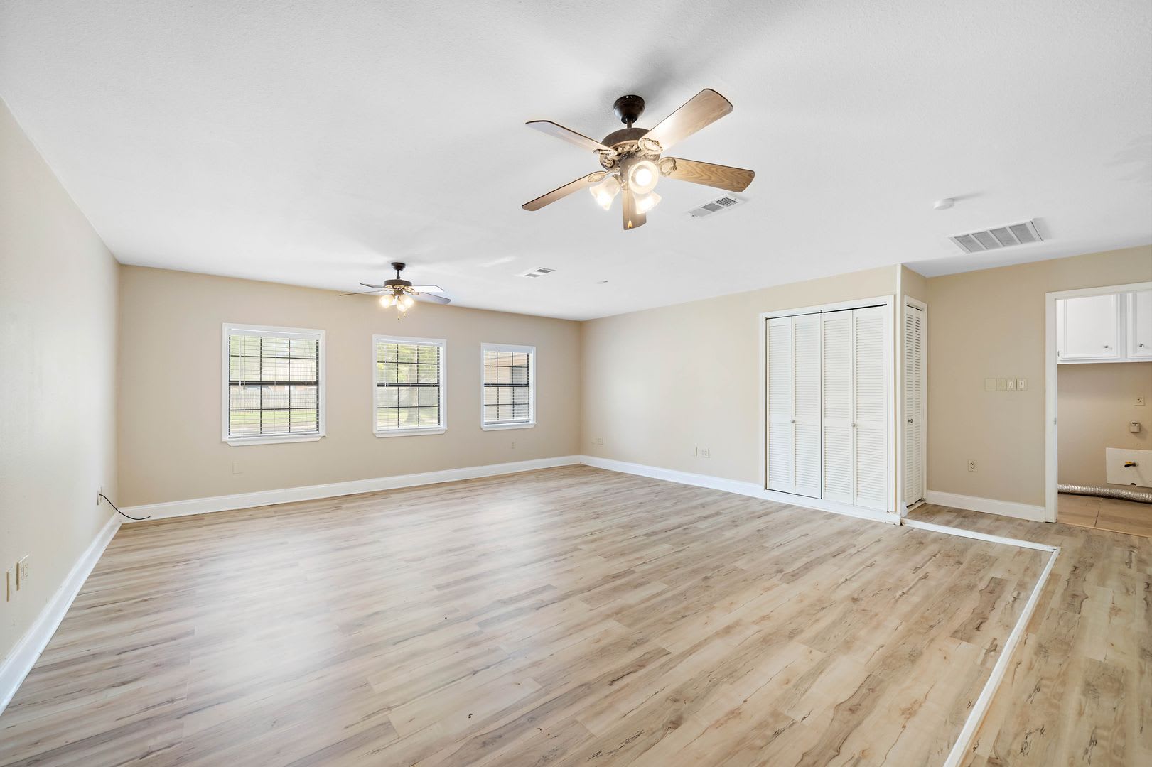 Lovely 3 bedroom 2 bath w/ potential 4 bedroom or game room. Full Privacy fence backyard with large patio! – photo 2