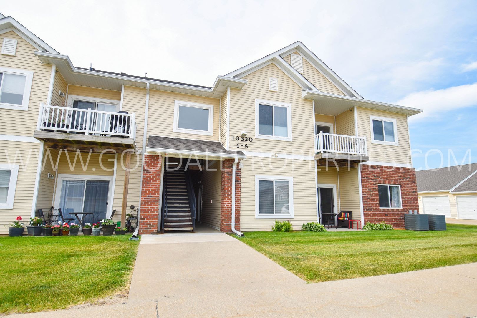 Welcome to this affordable 2-Bedroom, 2-Bath Condo in Johnston with Detached 1-Car Garage. – photo 1