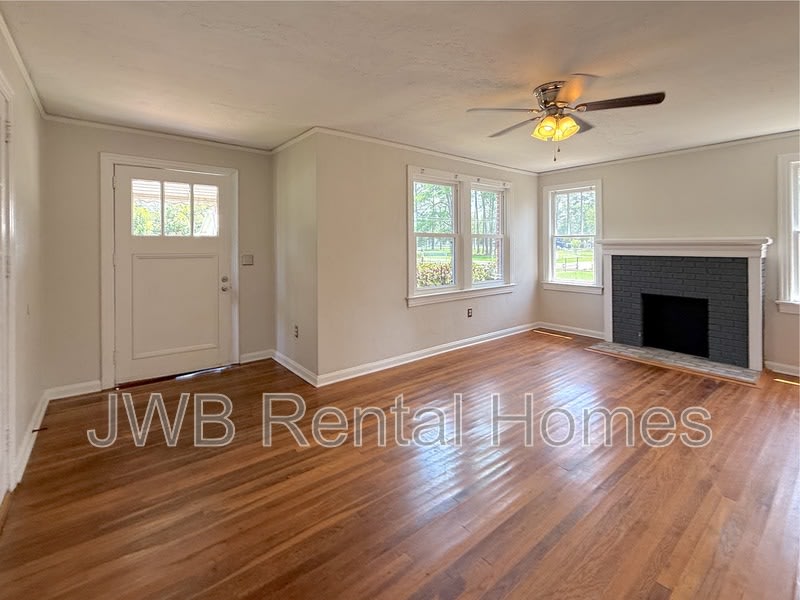 814 St Clair St – photo 5
