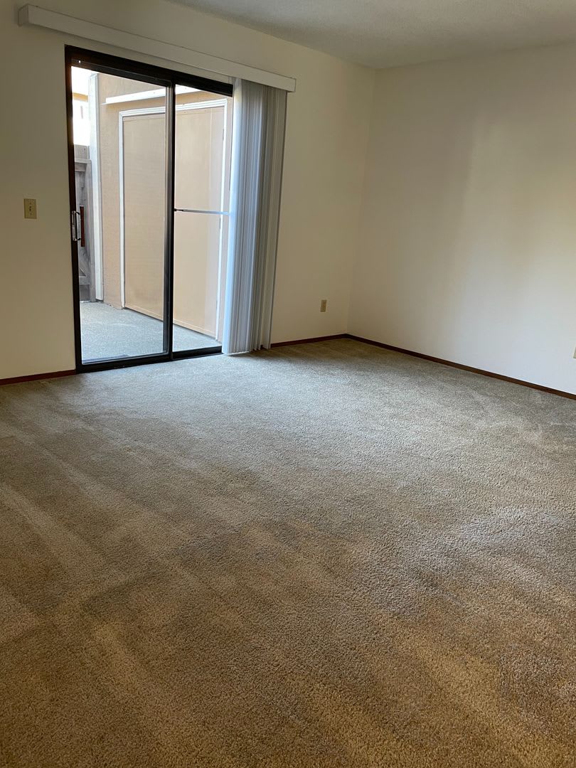 Very Clean 2 bedroom 1.5 bath Townhome; Garbage included! – photo 5