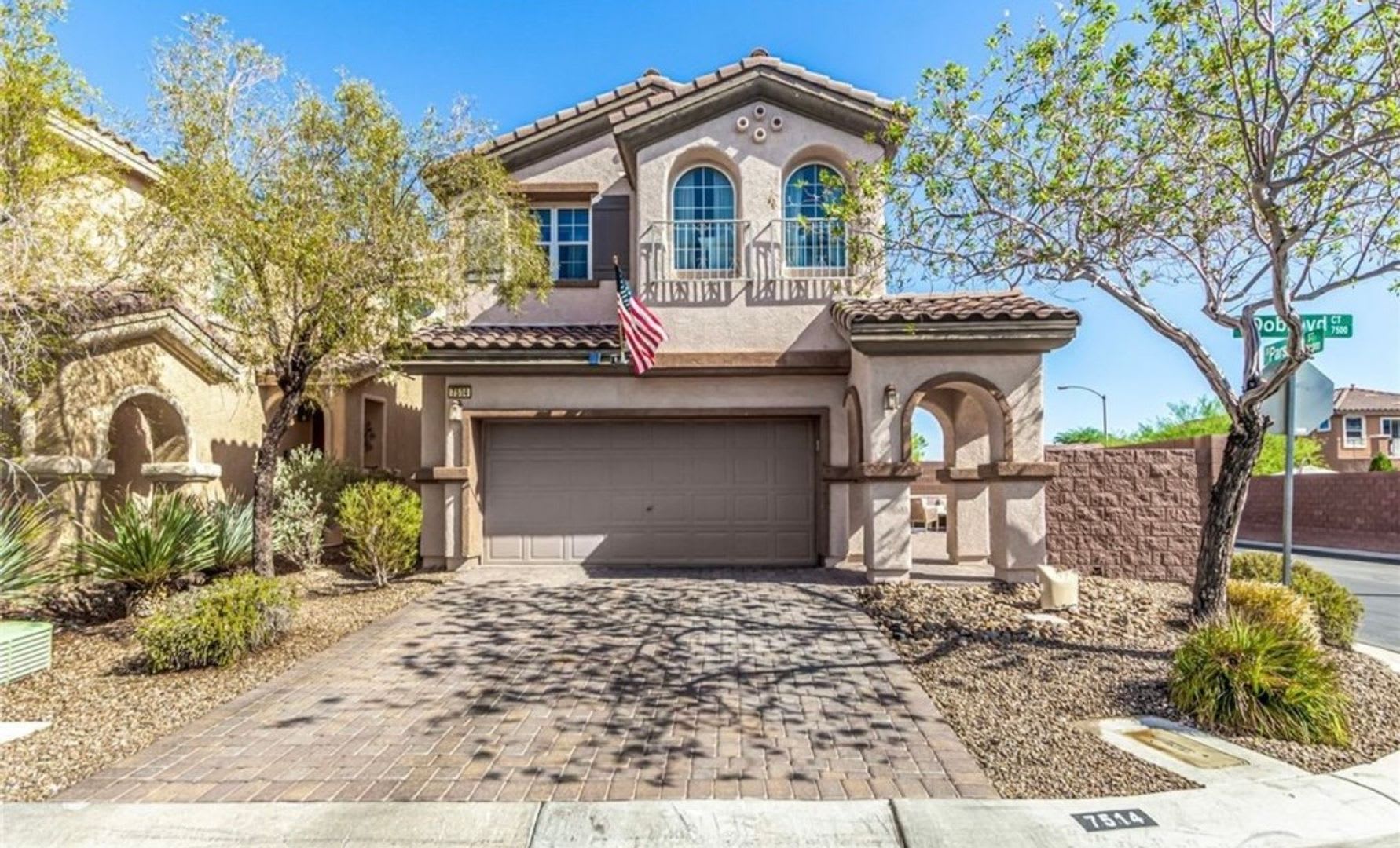 Beautiful Corner Lot on Debroyd – photo 1