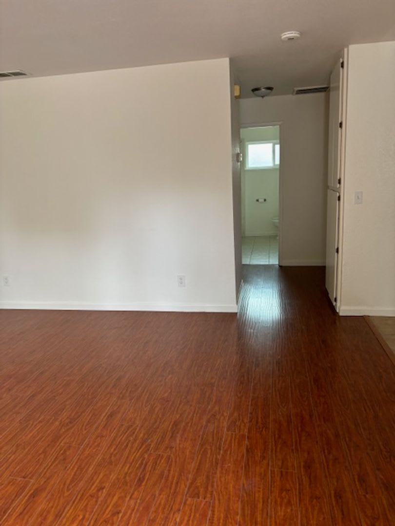 Cozy 2 Bedroom House with a 2 Car Garage – photo 5