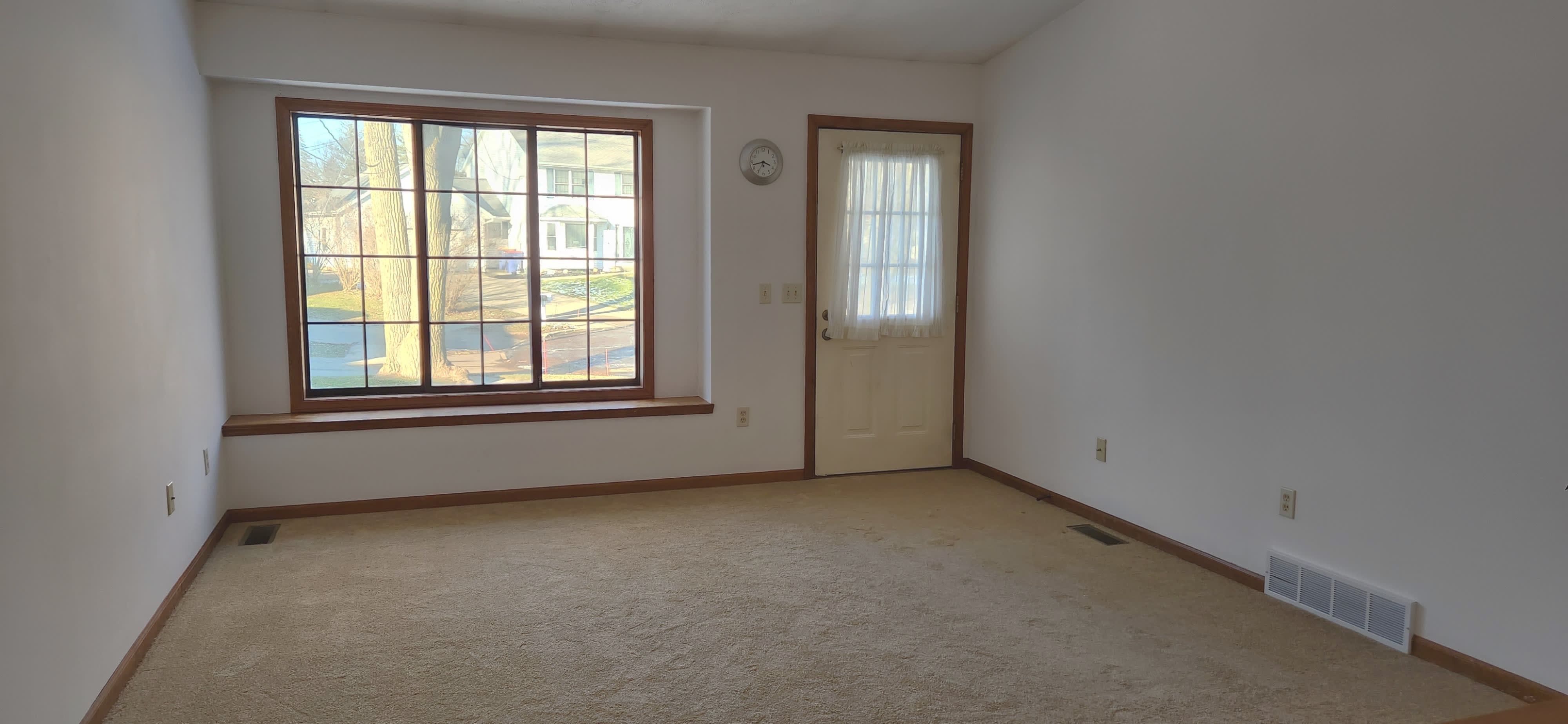 1216 Dale Court Northeast – photo 2