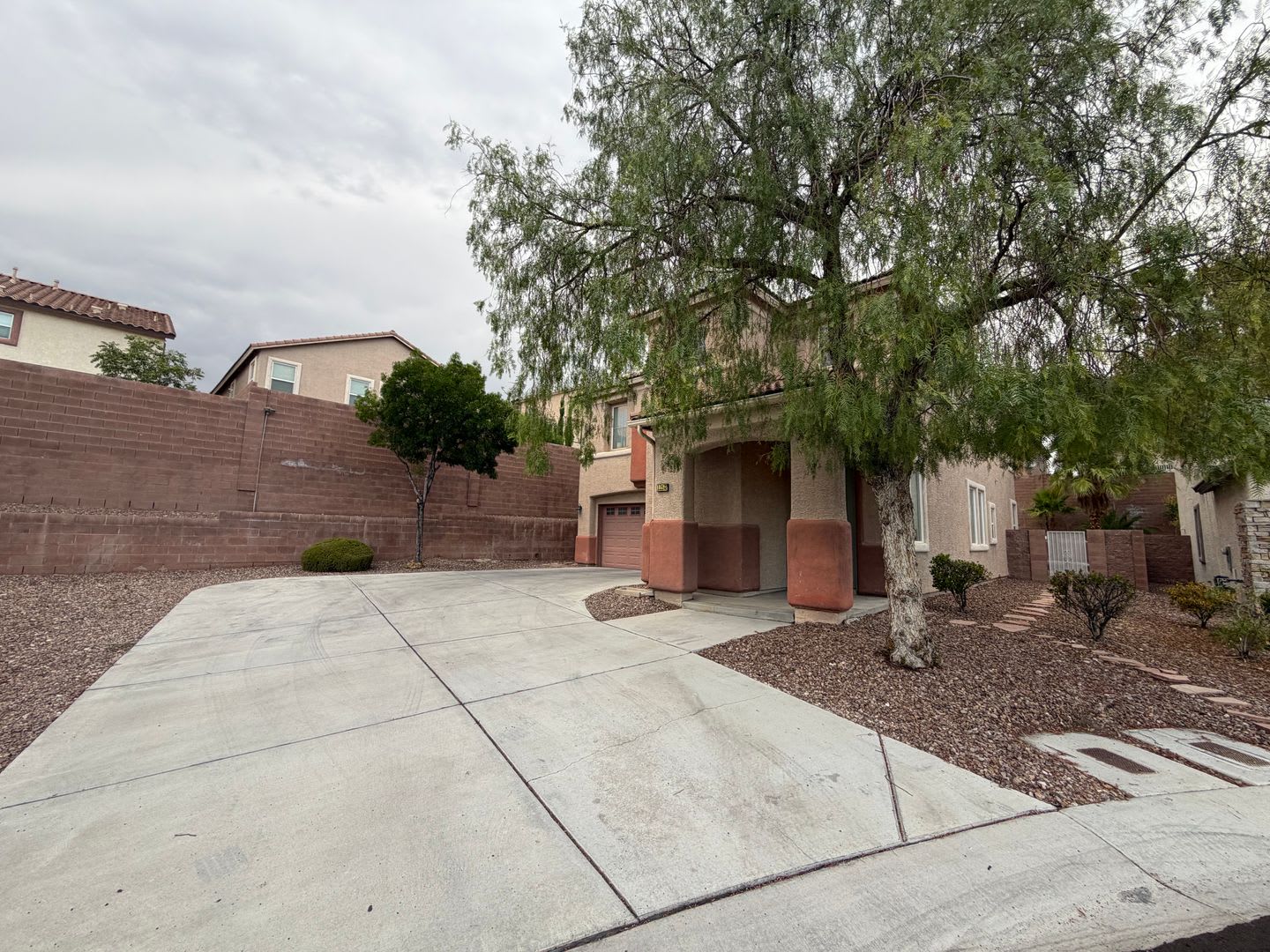 LAS VEGAS TWO STORY HOME WITH 4 BEDROOMS!! – photo 4