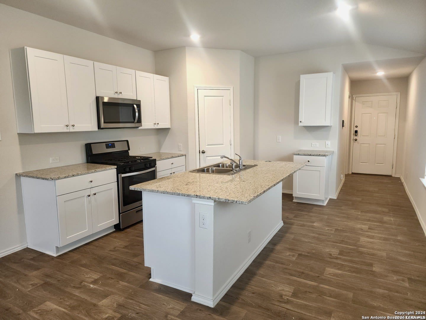 405 Middle Green – photo 4