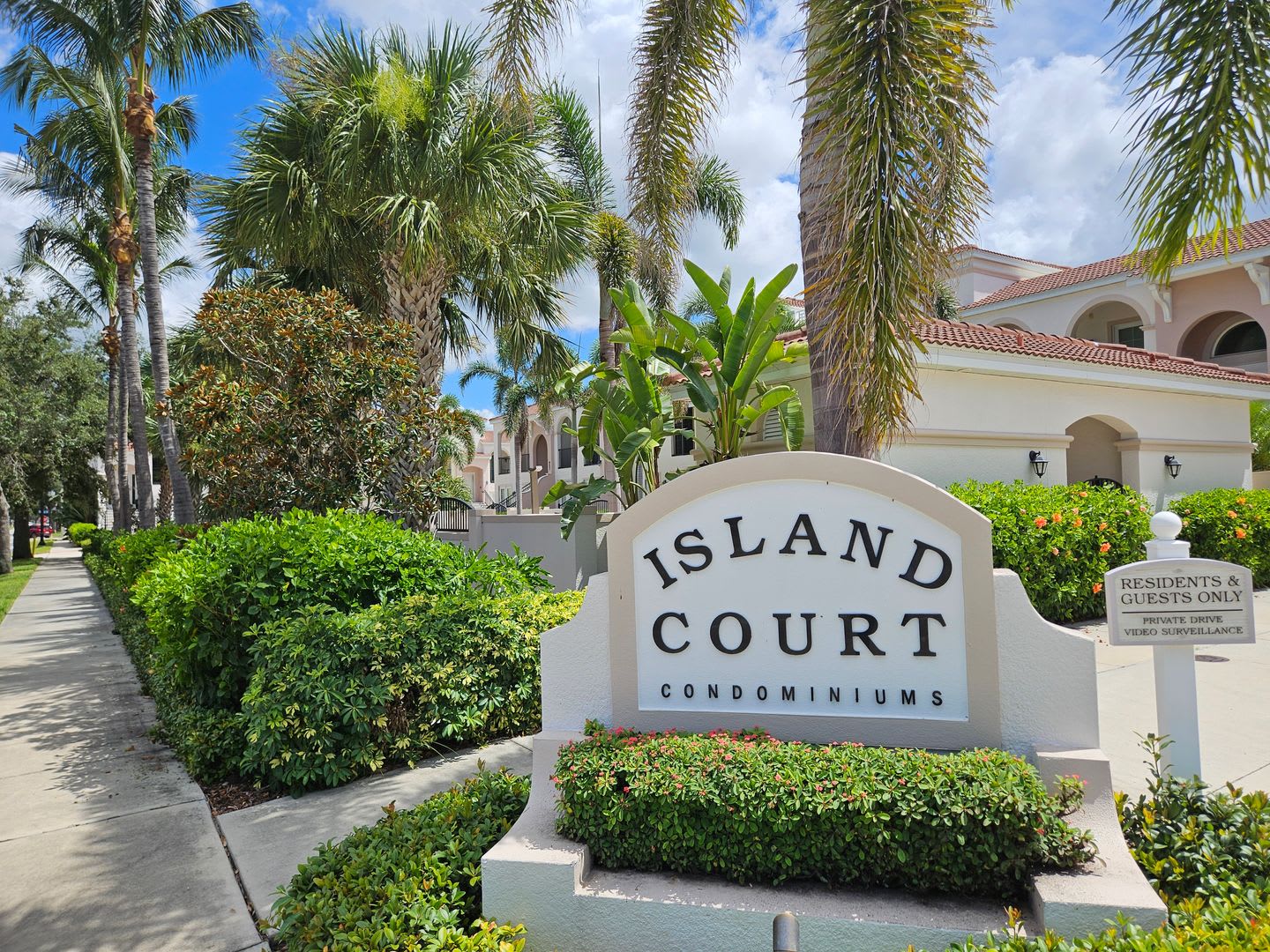 Seasonal Short-Term 2 Bedroom, 2.5 Bath Multi-Level Condo with Balcony and Patio located on Venice Island! – photo 2