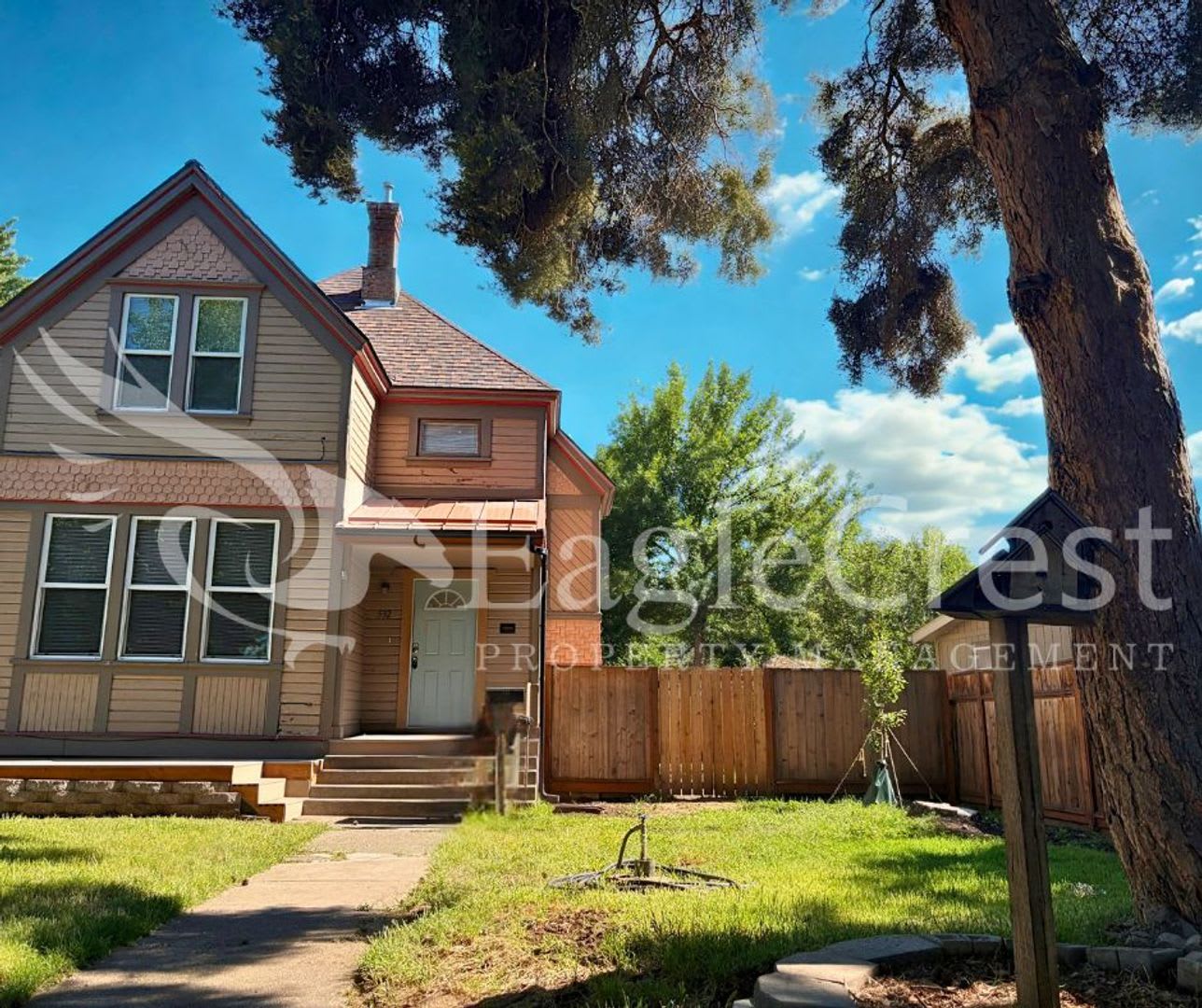 Charming Historic 4 Bedroom Home With Fenced Yard Chicken Coop – photo 3