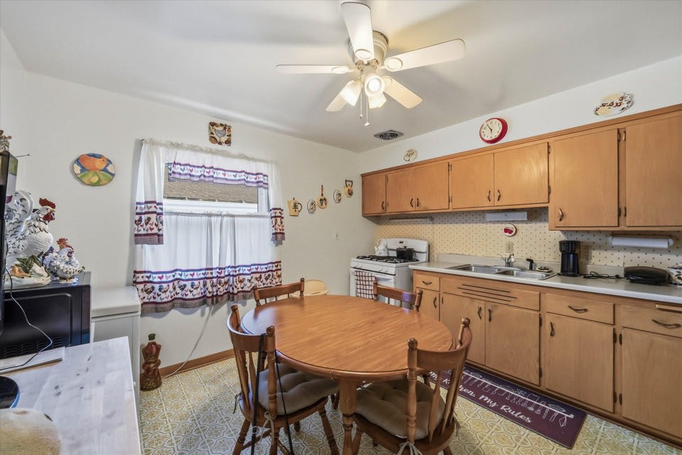 4431 N 62nd St – photo 2
