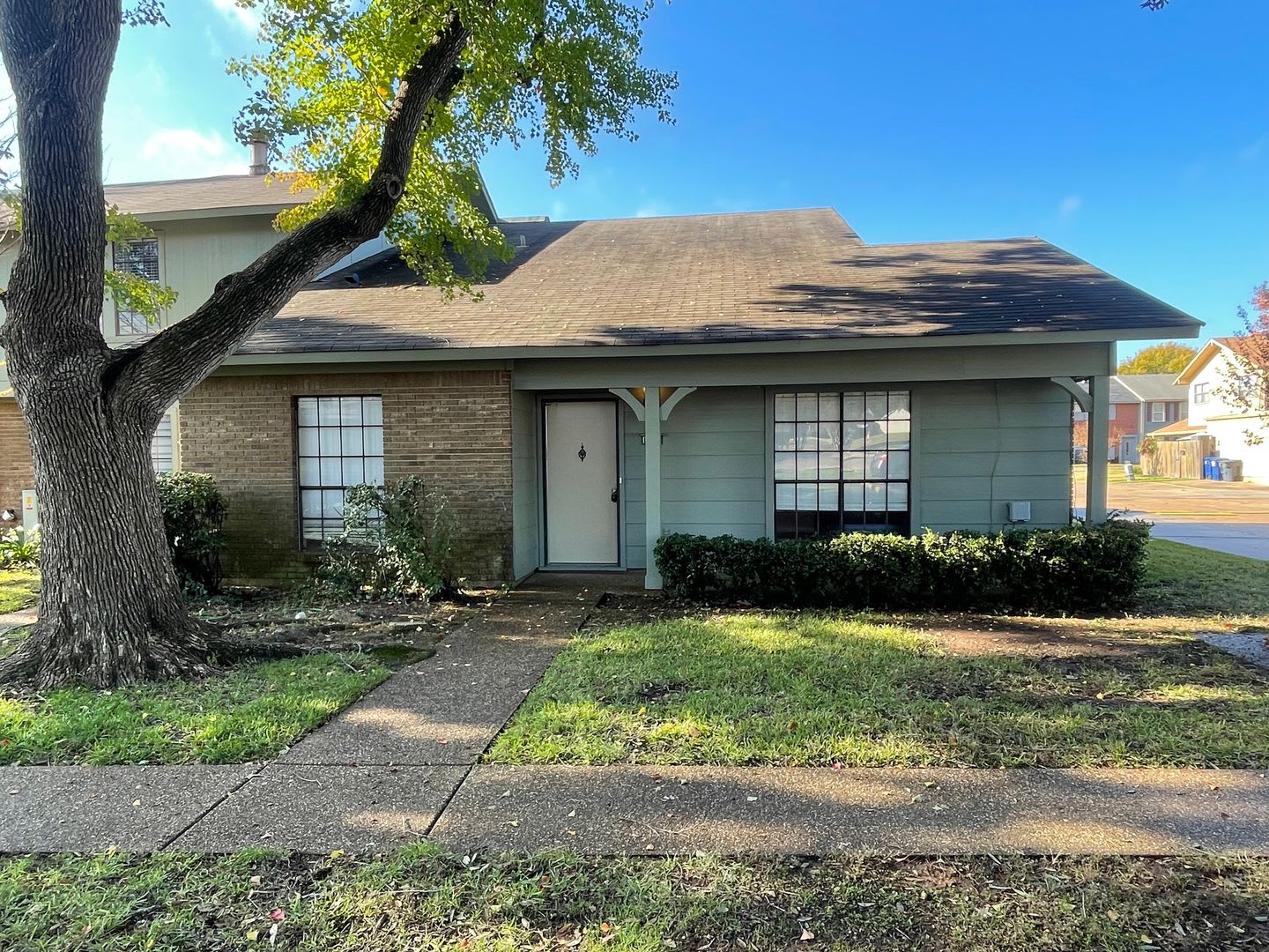A Great Place to Call Home! Master Bedroom and Bath Downstairs! – photo 1