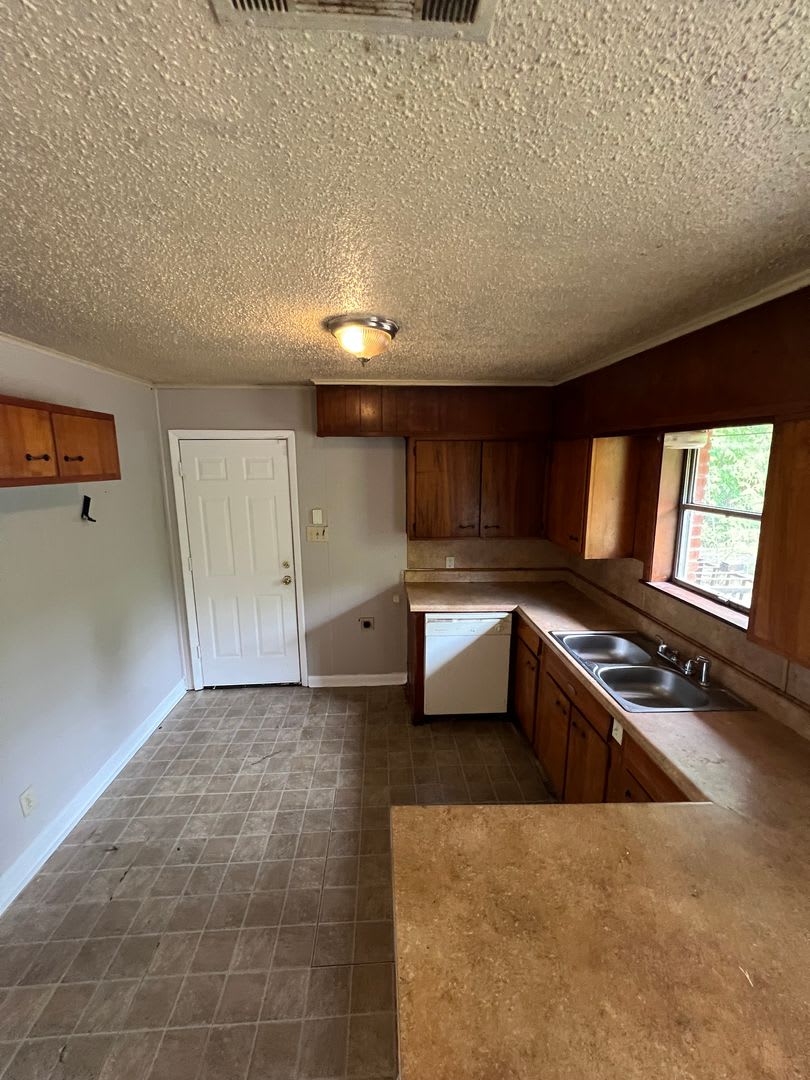 919 Pine Tree Dr – photo 2