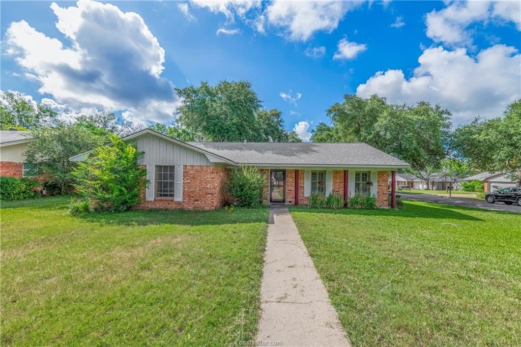 1400 Village Drive – photo 3