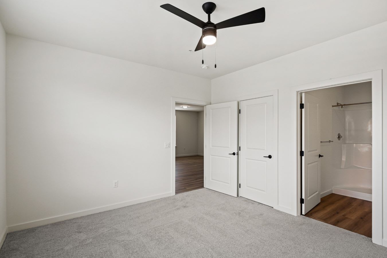 3 Bedroom Townhome With Bonus Room – photo 4