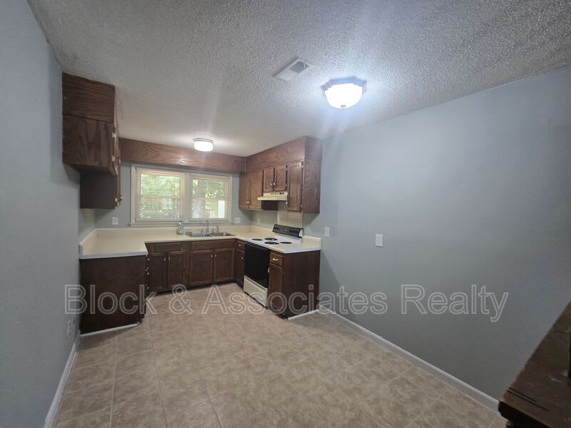 2612 Ernest St – photo 5