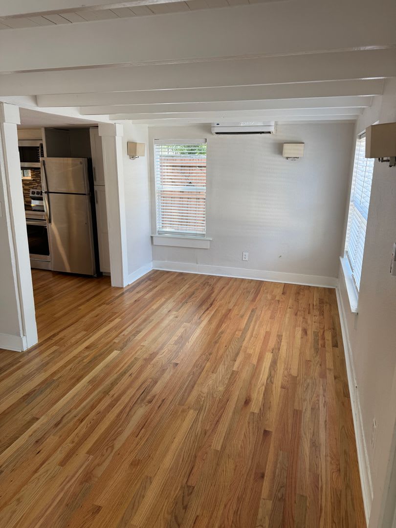 Beautiful One Bed, Two Bath With Old Tallahassee Charm – photo 2