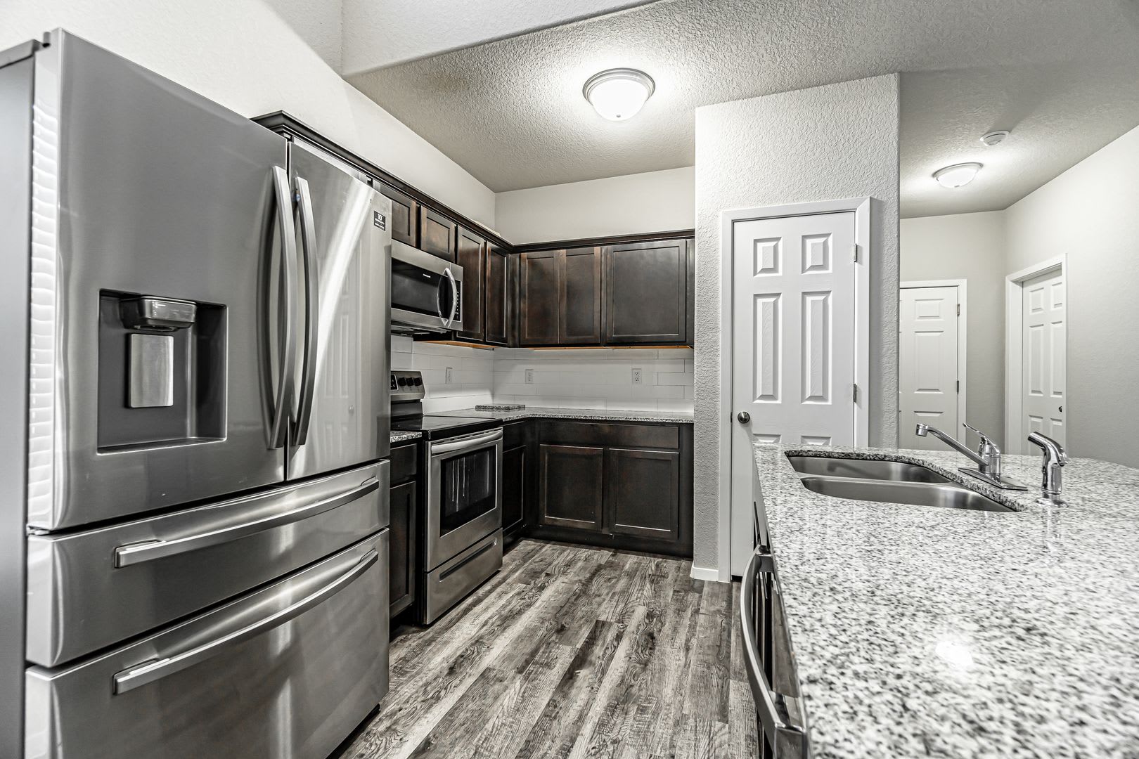 Welcome to this stunning 3-bedroom, 3-bathroom home located in the heart of Bentonville – photo 5