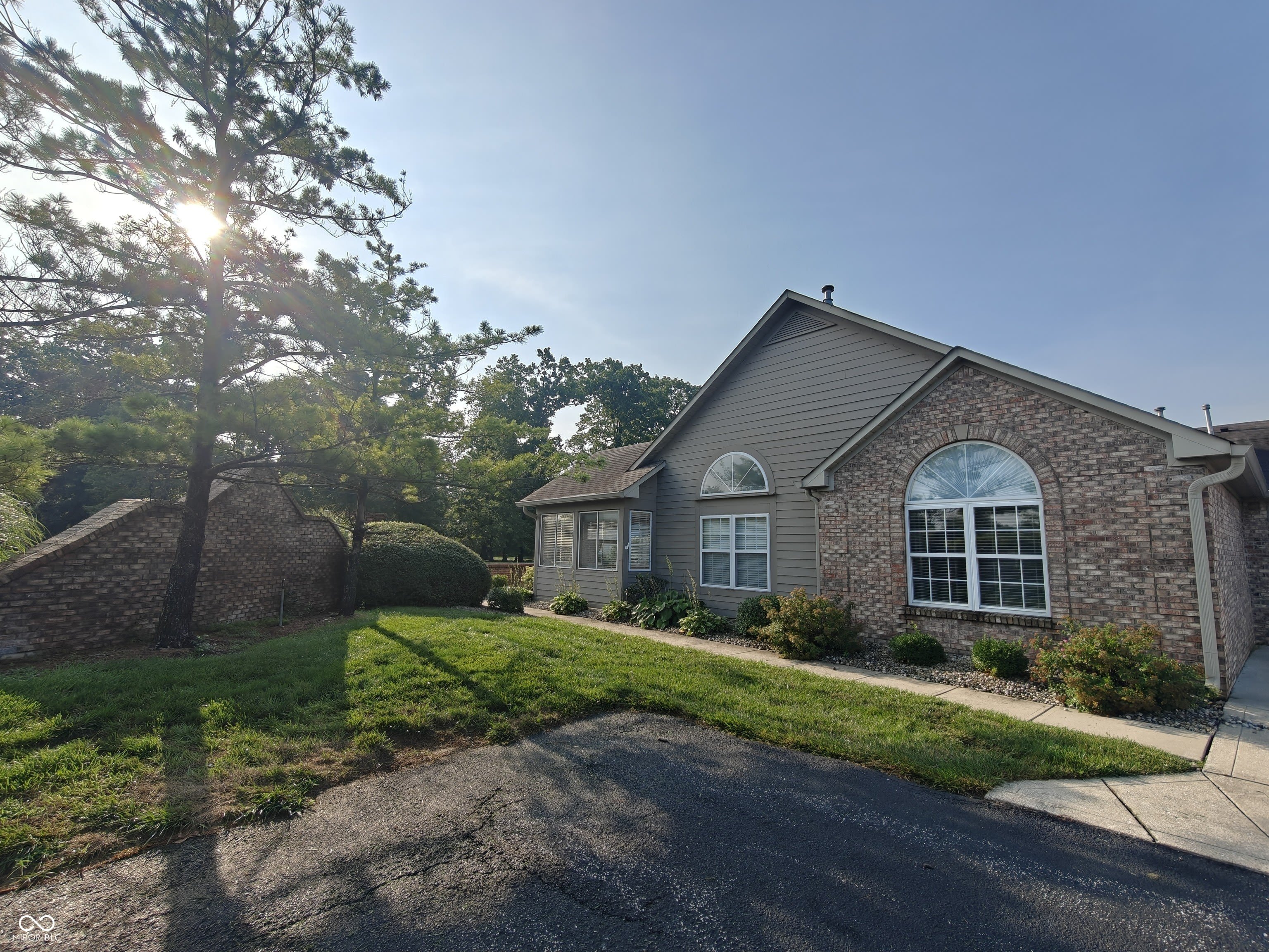 2392 Steeple Chase – photo 1