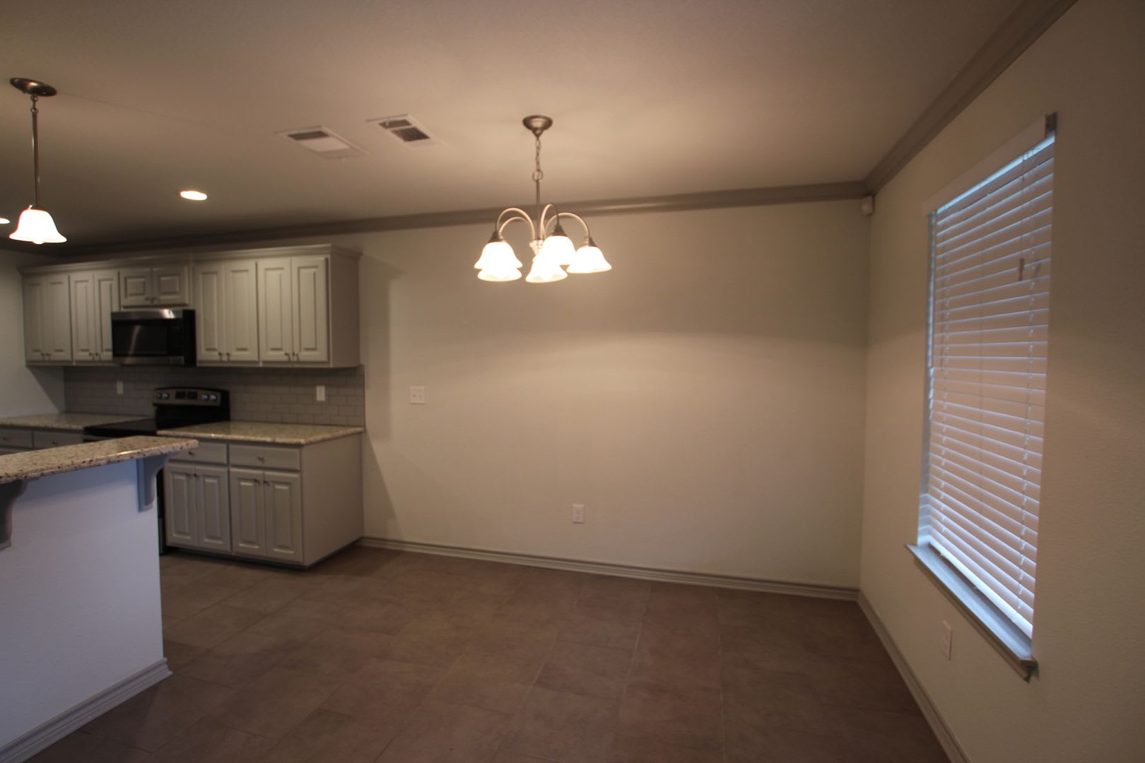 Beautiful 3 Bedroom 2 Bathroom Townhouse in South Tyler! – photo 4
