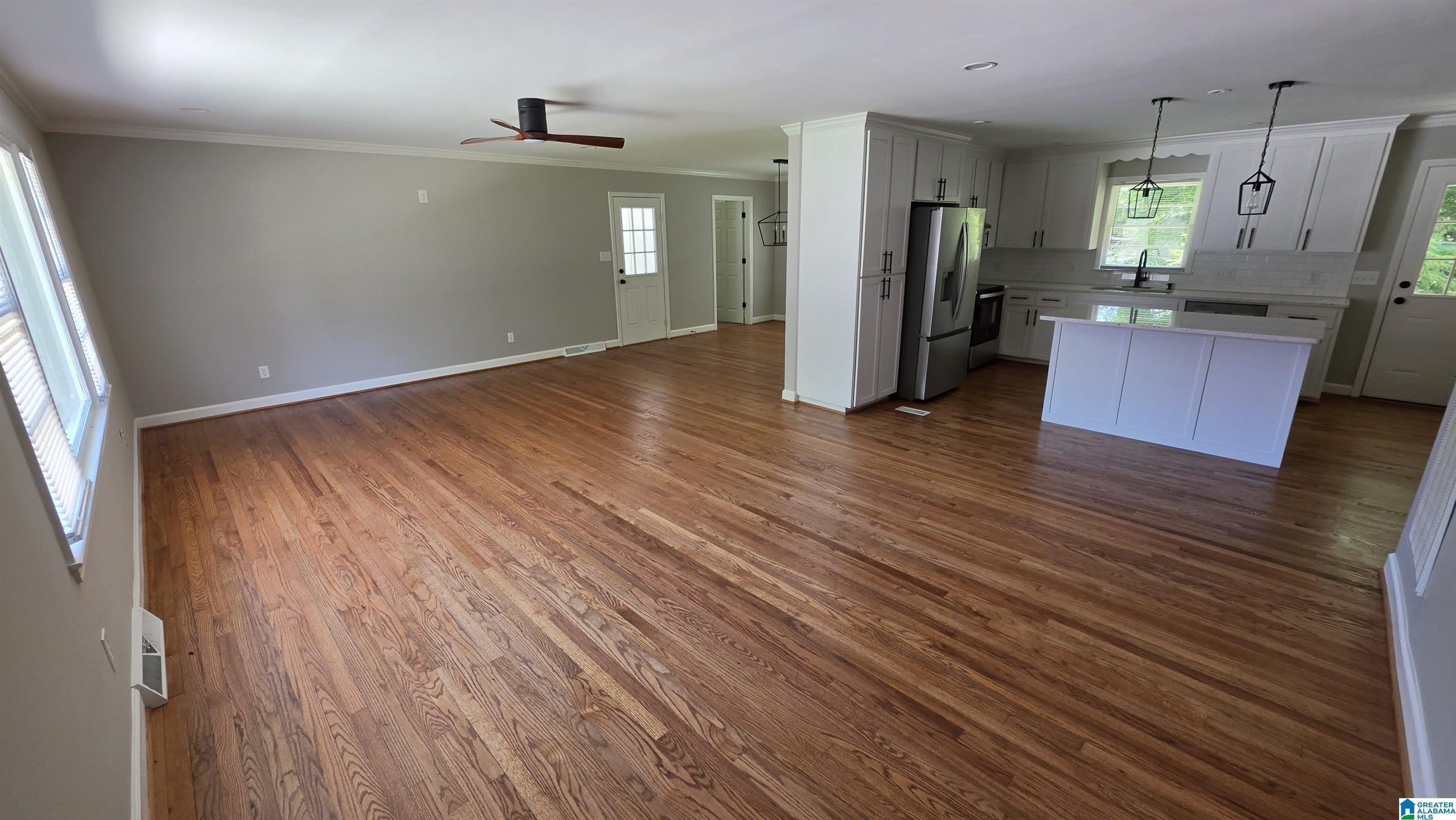 955 3RD AVENUE – photo 2