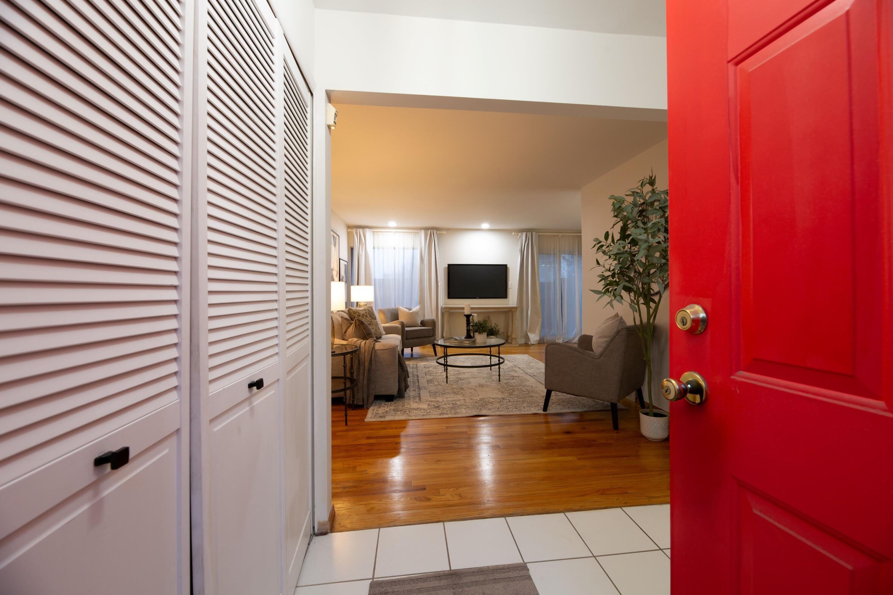 2146 Bryanston Crescent Street – photo 3
