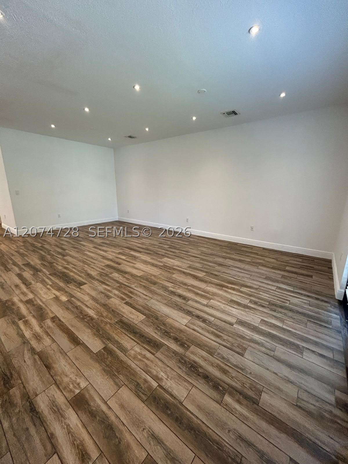 731 NE 193rd St – photo 5