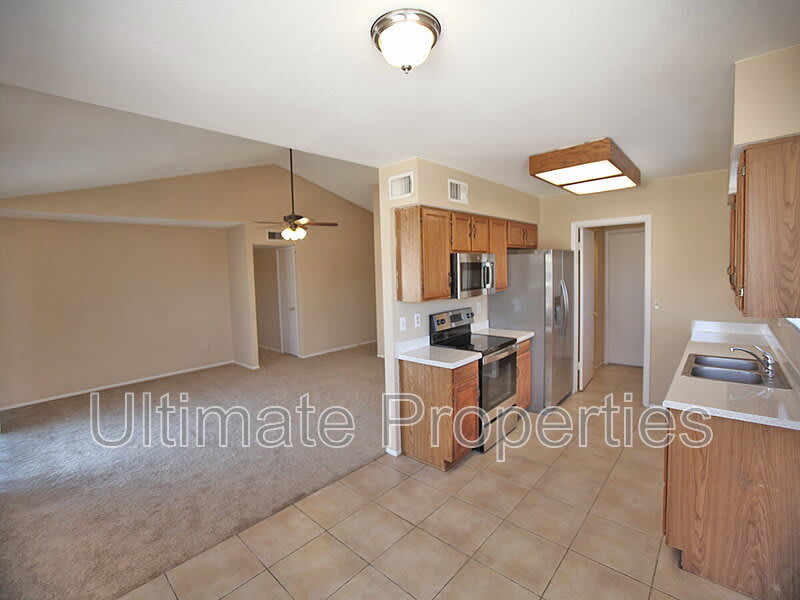 6938 W Cochise Dr – photo 5