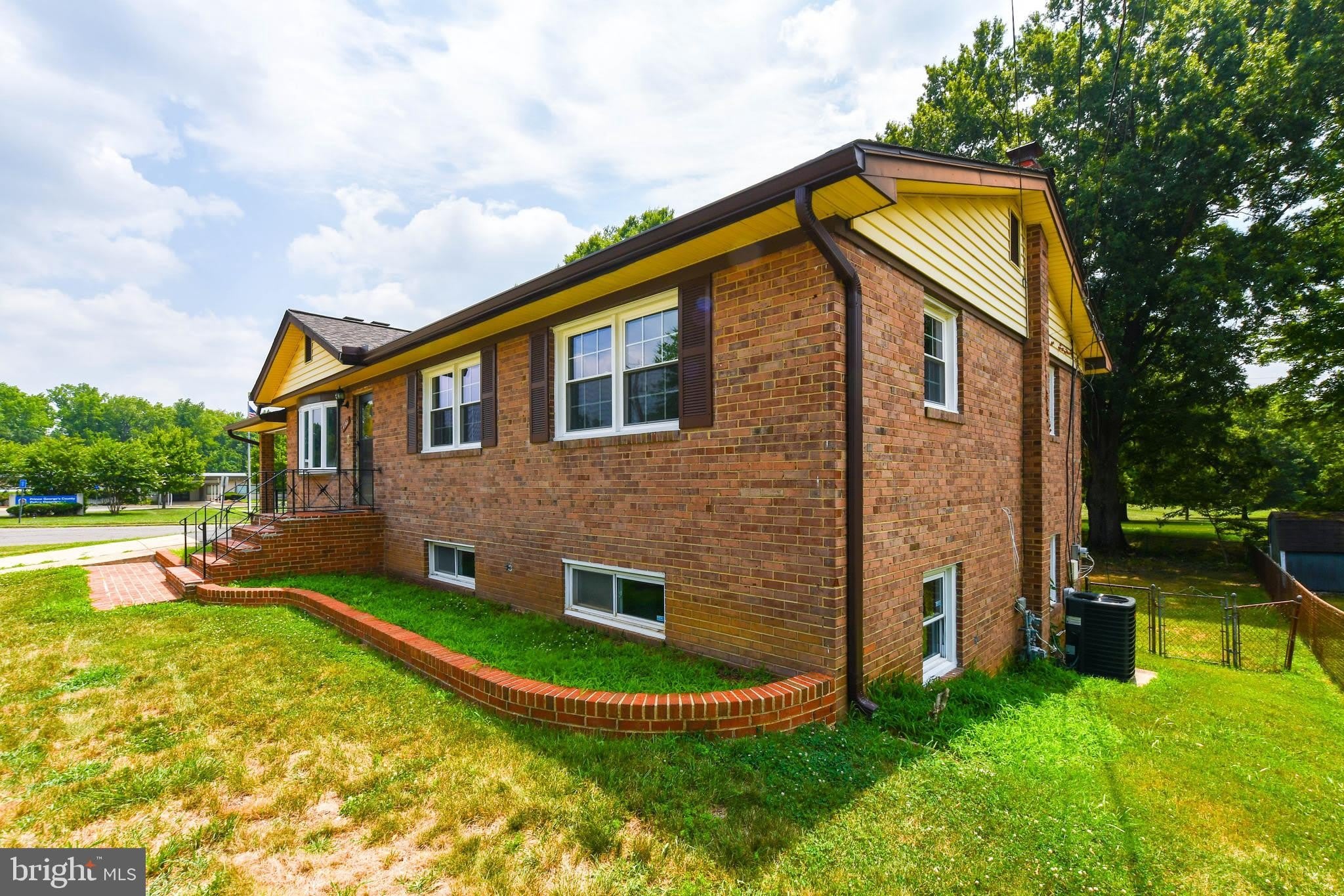 6703 GROVETON Drive – photo 4