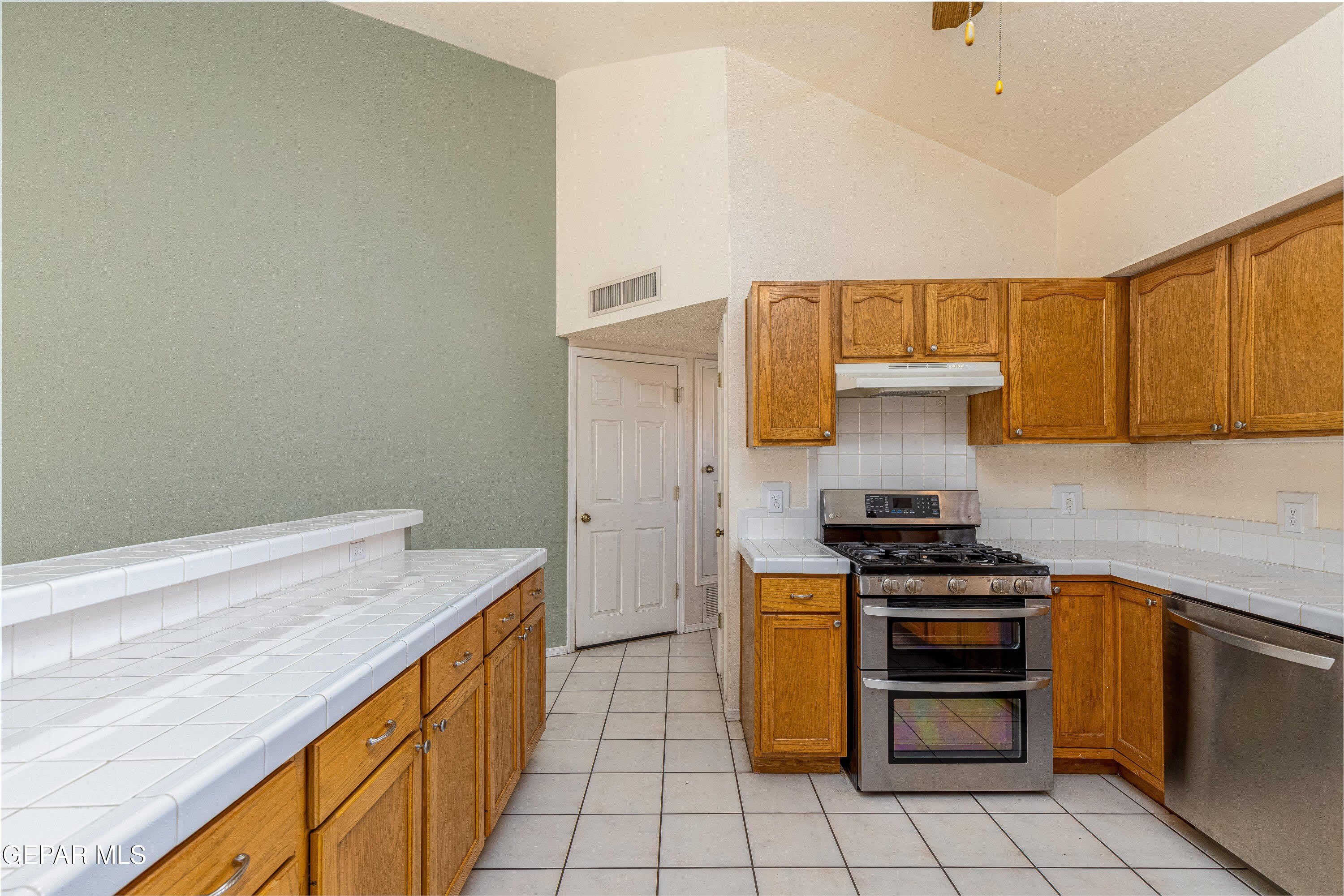 4628 KING ARTHUR Court – photo 3