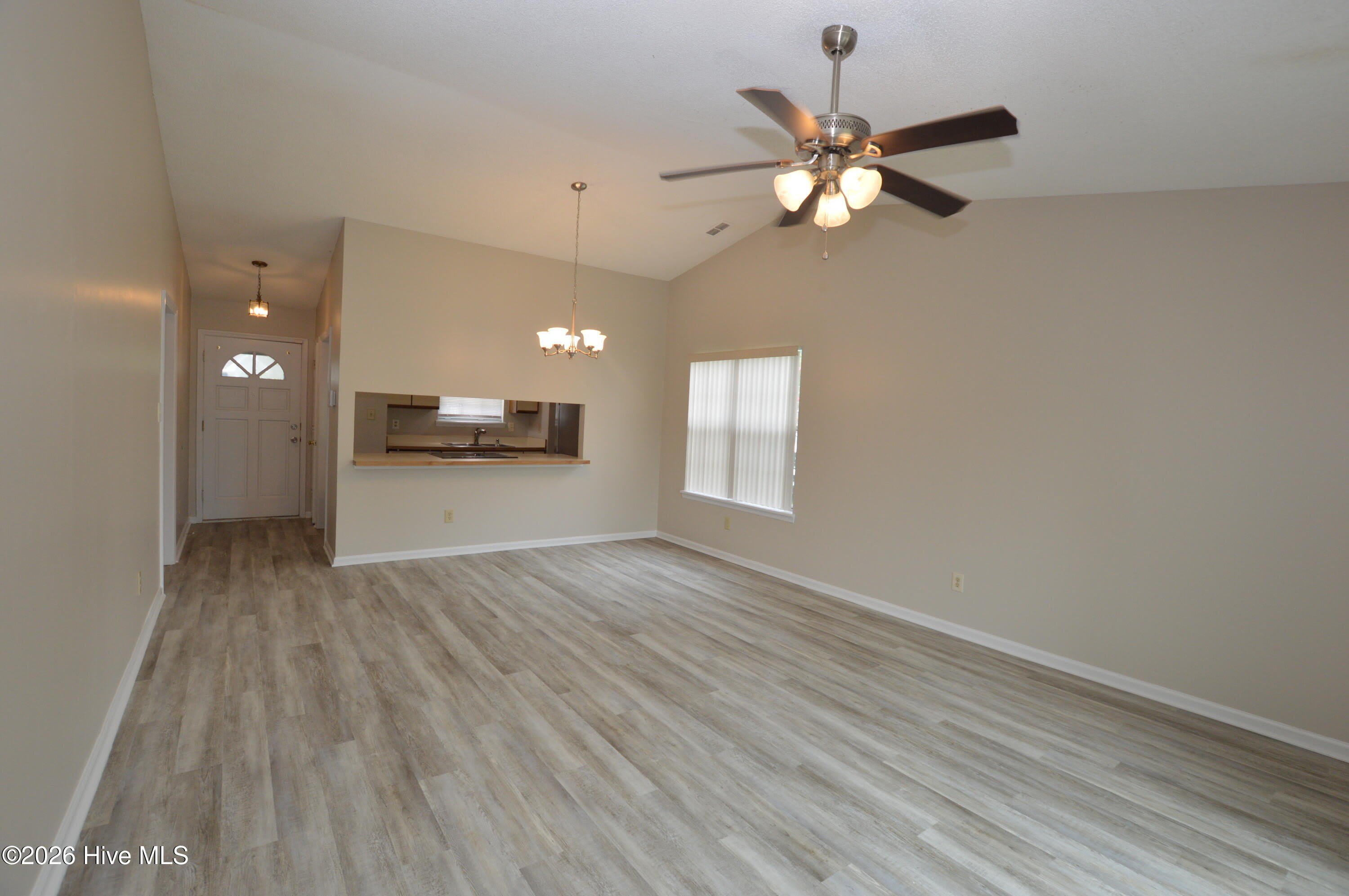 105 Creekview Drive – photo 3
