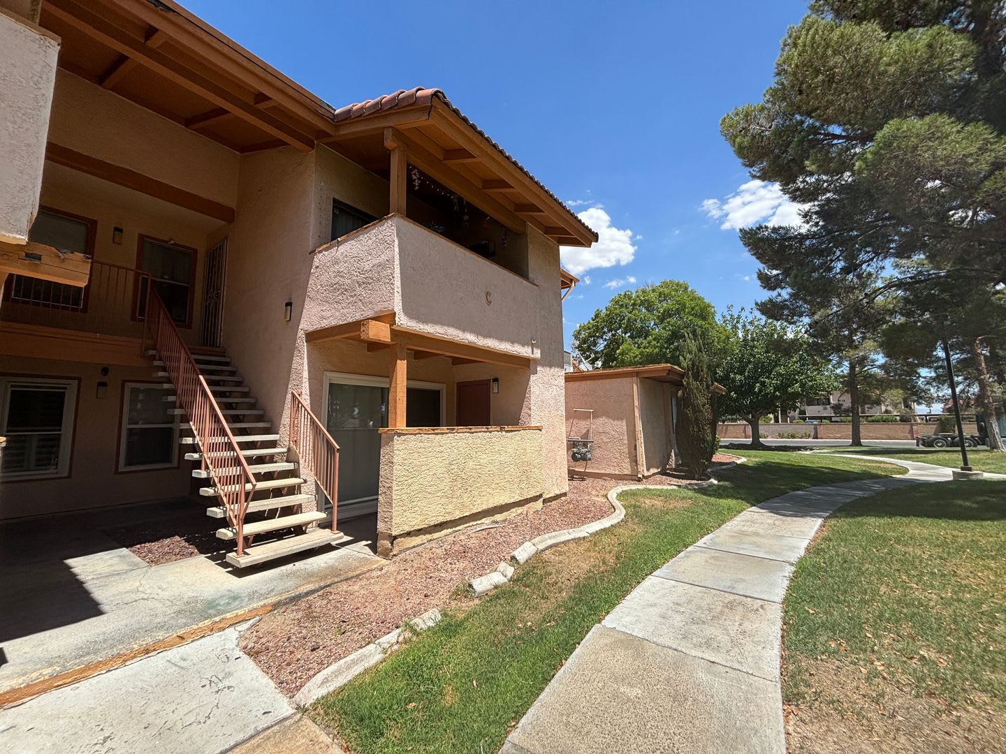 Fully Furnished 1Bed/1Bath Condo in Central Las Vegas Near UNLV – photo 1