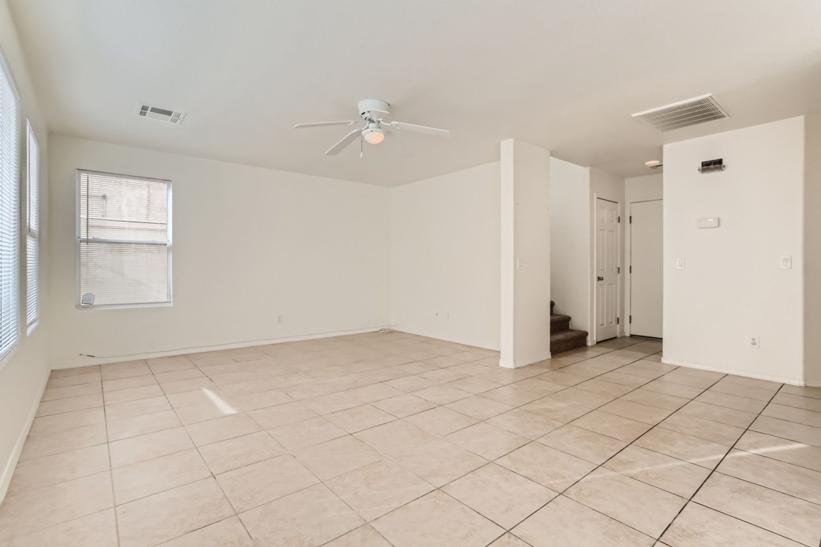 Henderson Living At Its Best 4 Bedrooms Loft 2 Car Garage – photo 4