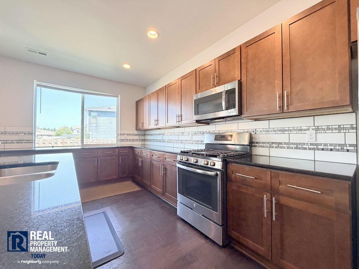 Spacious 5-Bedroom Spanaway Home with Lower-Level Suite & Convenient JBLM Commute! – photo 5