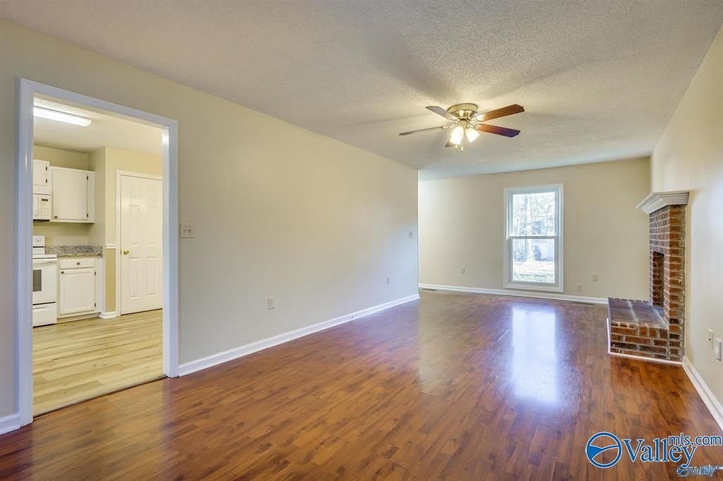 124 Suffolk Drive – photo 2