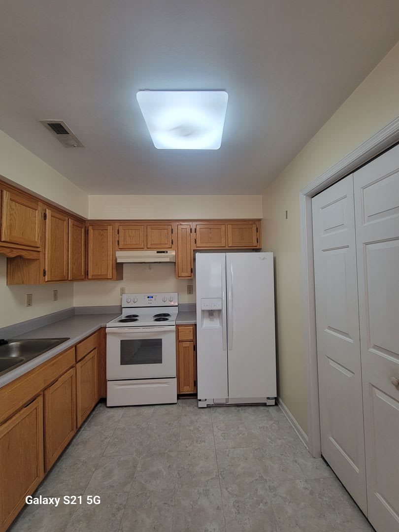3 bedroom, 2 bathroom townhouse in Western Branch – photo 2