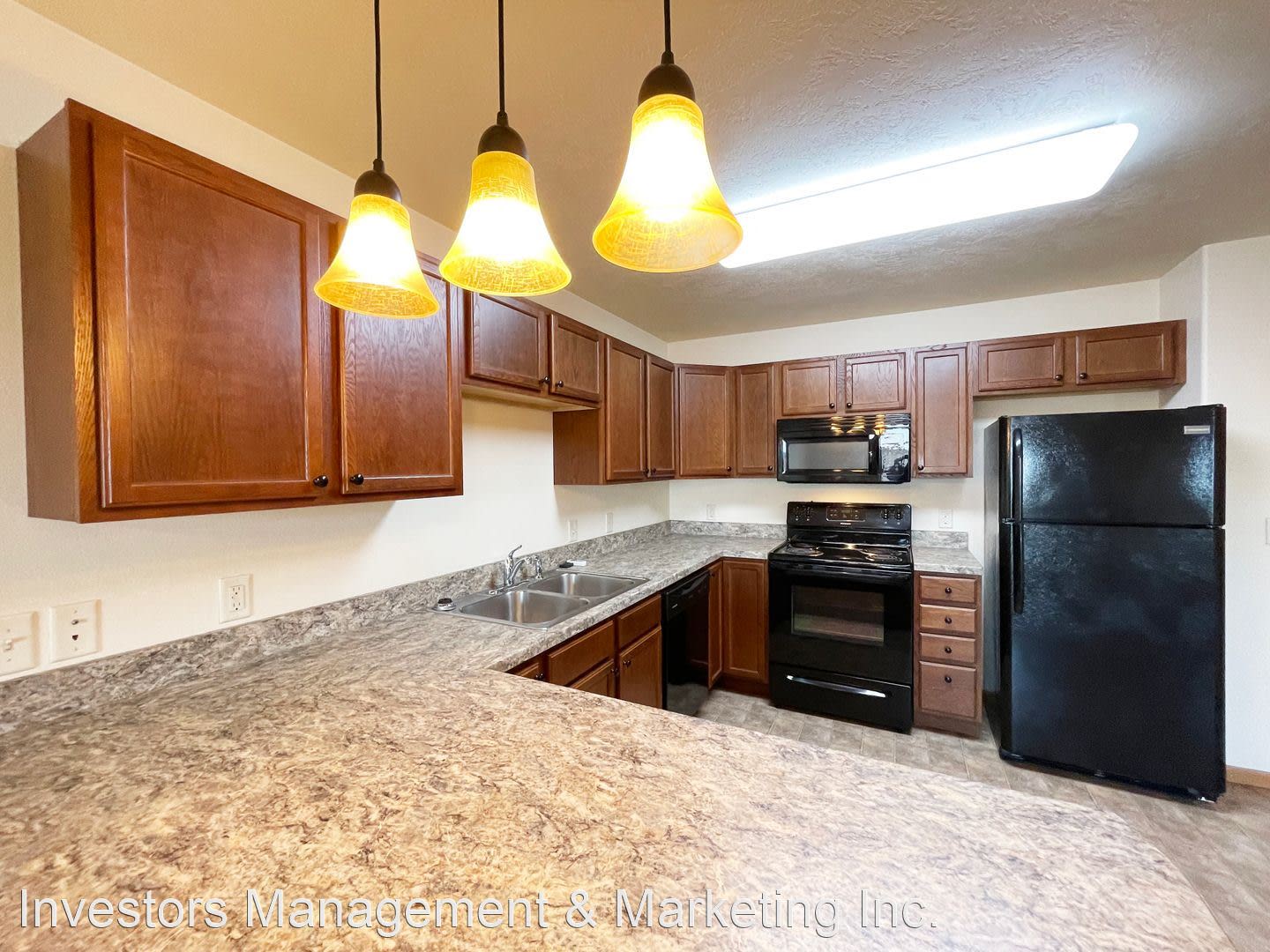 Sunset Pointe Apartments – photo 1