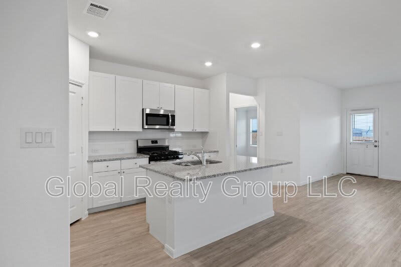 9105 Navarro Vis – photo 5