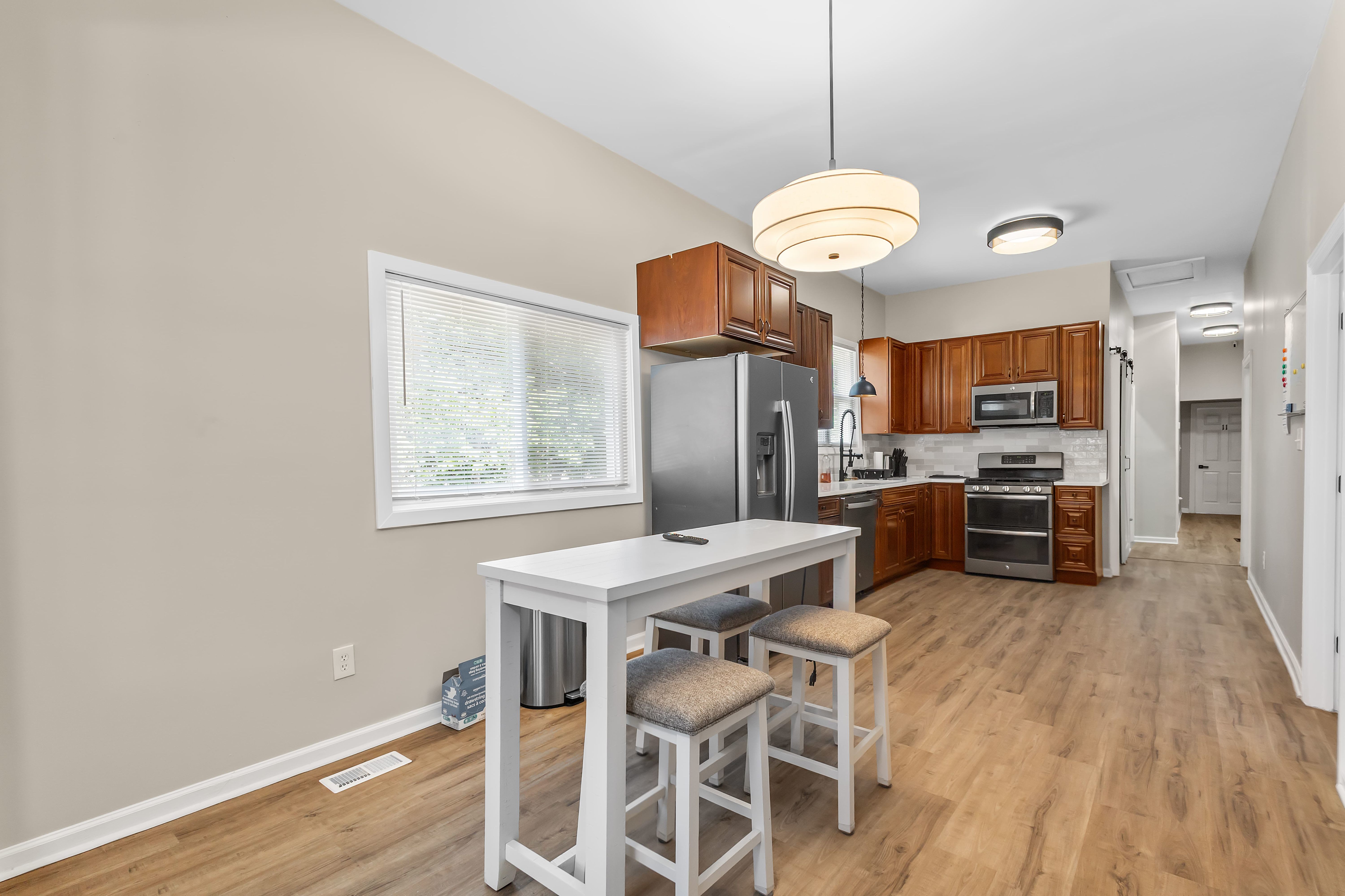 6039 Jackson Ave – photo 2