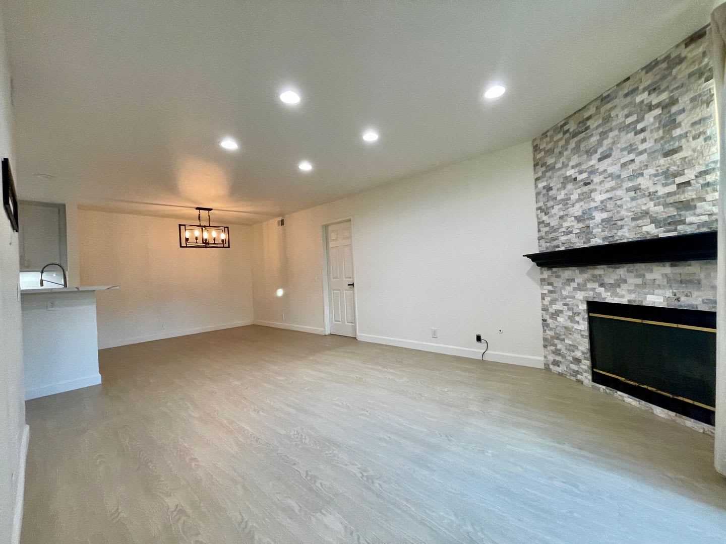 Gorgeously Remodeled 3 Bedroom 2 Bathroom in Rancho SD! – photo 2