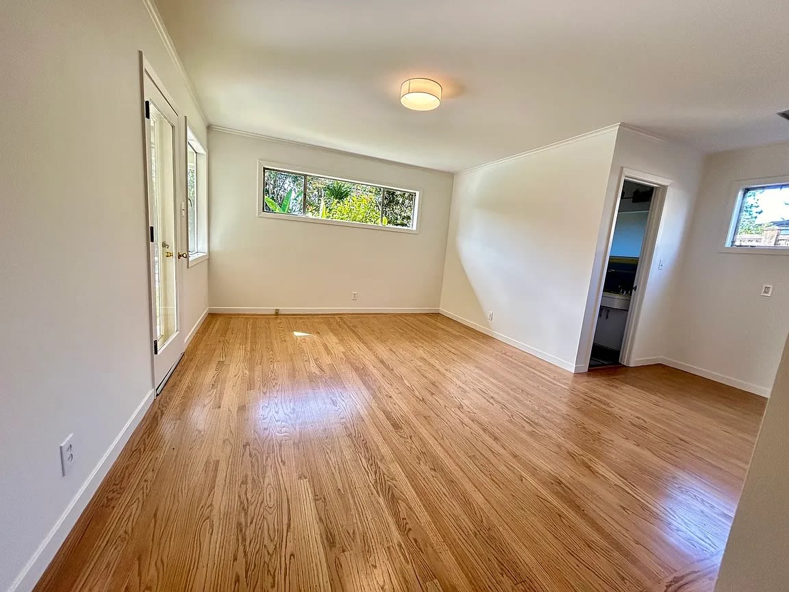 1111 Hobart St – photo 2