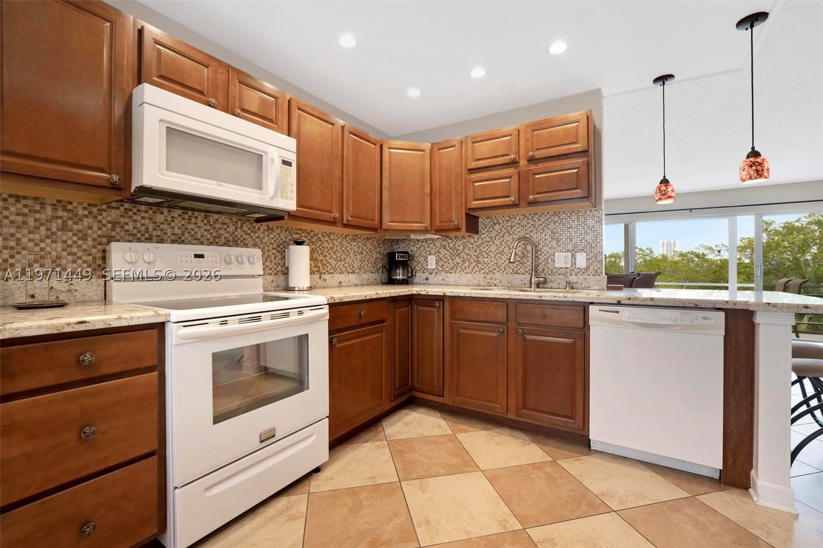 1000 Ne 14Th Ave – photo 2
