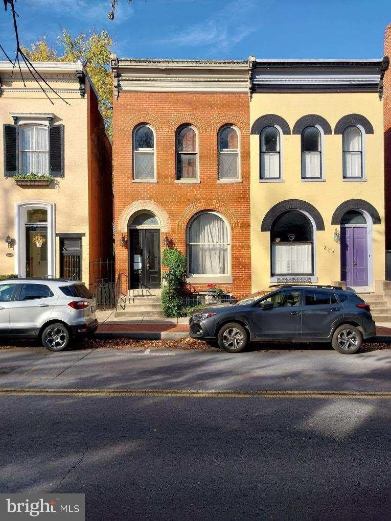 225 S MARKET Street – photo 1