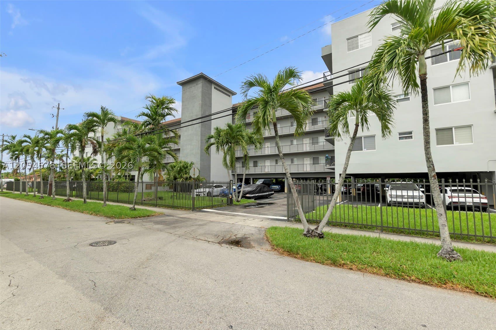 900 SW 84th Ave – photo 2