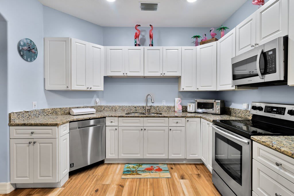 325 Hawthorne Lane – photo 3