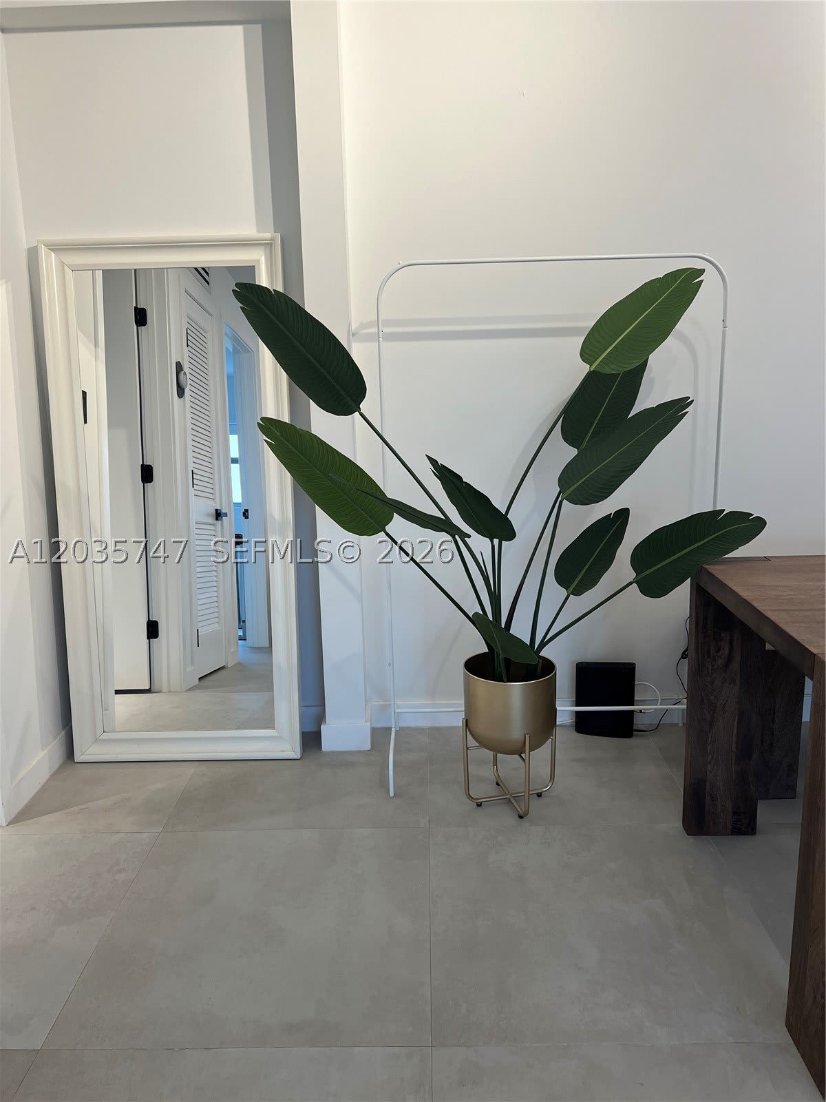 240 Collins Ave – photo 5