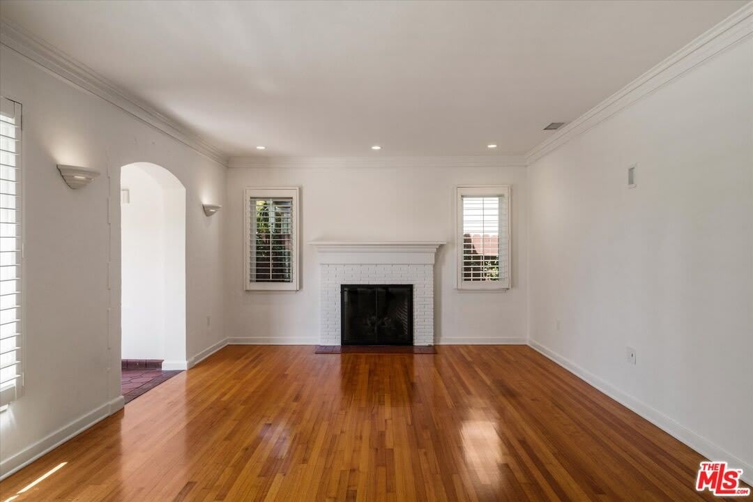 627 26th St – photo 4