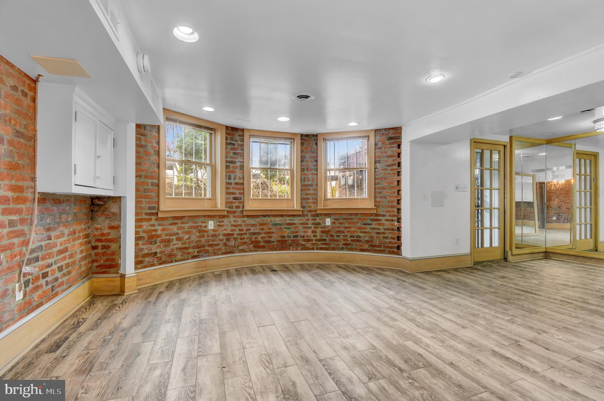 1118 GIRARD Street NW – photo 4